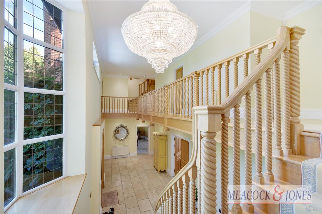Additional image 3 of 7 bed detached house for saleHutton Mount, Brentwood CM13