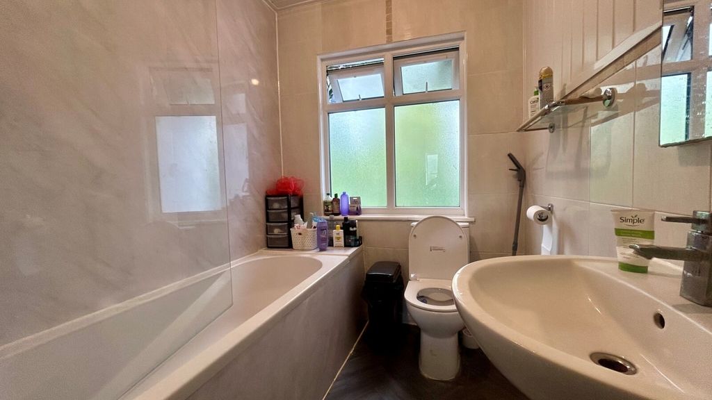 Additional image 8 of 4 bed maisonette to rentBath Road, Reading, Berkshire RG1