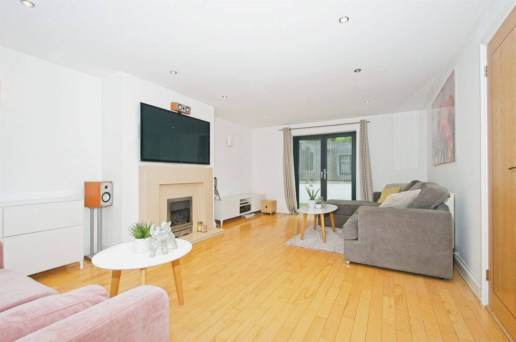 Additional image 18 of 4 bed property to rentBlacksmiths Way, Newport NP10