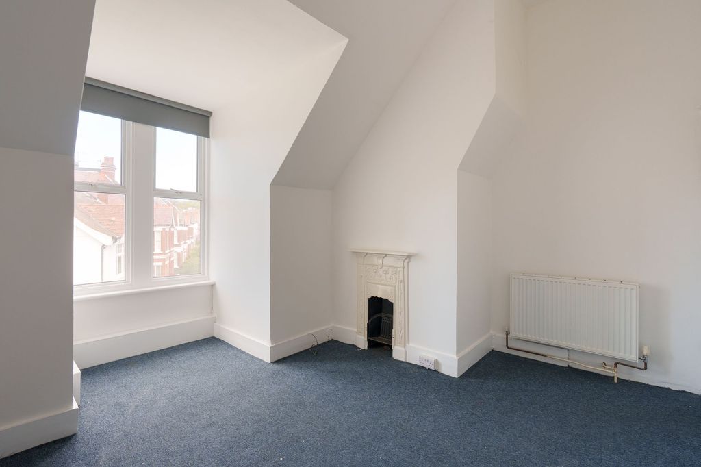 Additional image 13 of 6 bed flat to rentWilbury Crescent, Hove BN3