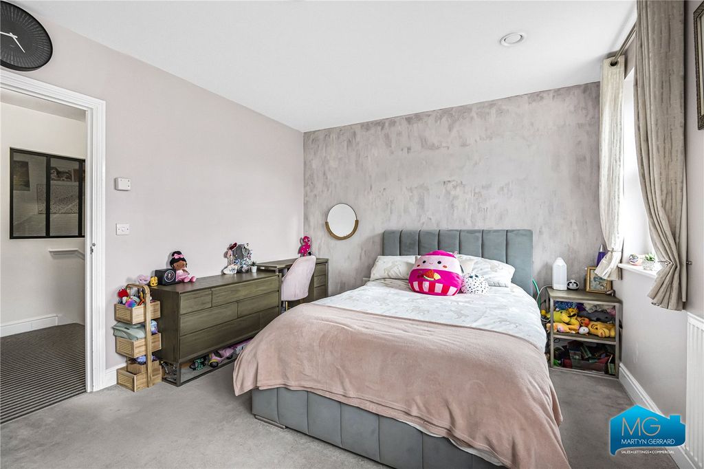 Additional image 27 of 4 bed semi-detached house to rentBunns Lane, Mill Hill, London NW7