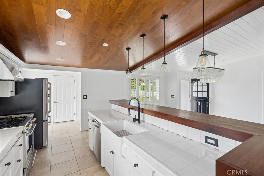 Additional image 15 of 300 Esther Street, Costa Mesa, CA 92627