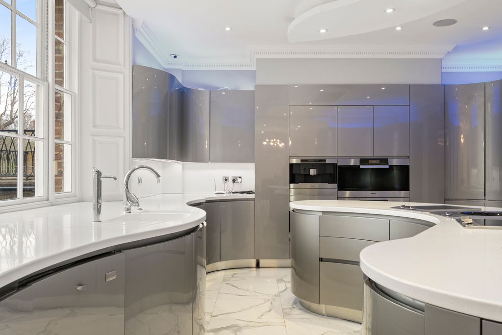 Additional image 6 of 9 bed property for saleHadley, Hadley, Barnet EN5