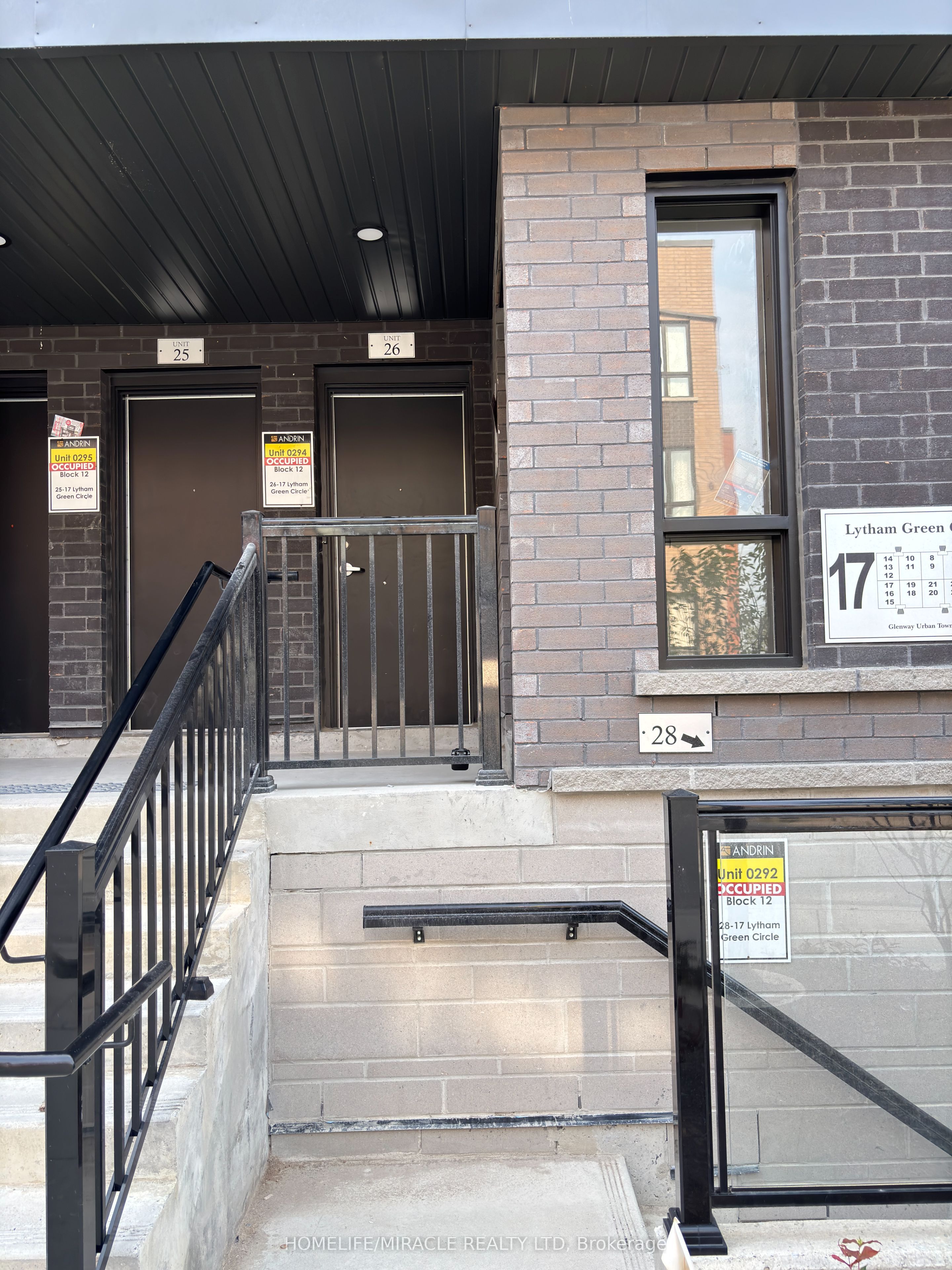 26-17 Lytham Green Circle, Newmarket, ON, L3Y 0H4