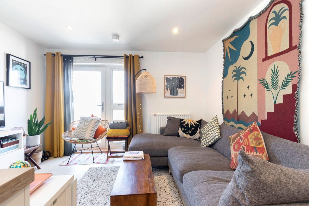 Additional image 3 of 2 bed flat for saleDuke Of Wellington Court, Fishers Lane, Cheltenham GL52