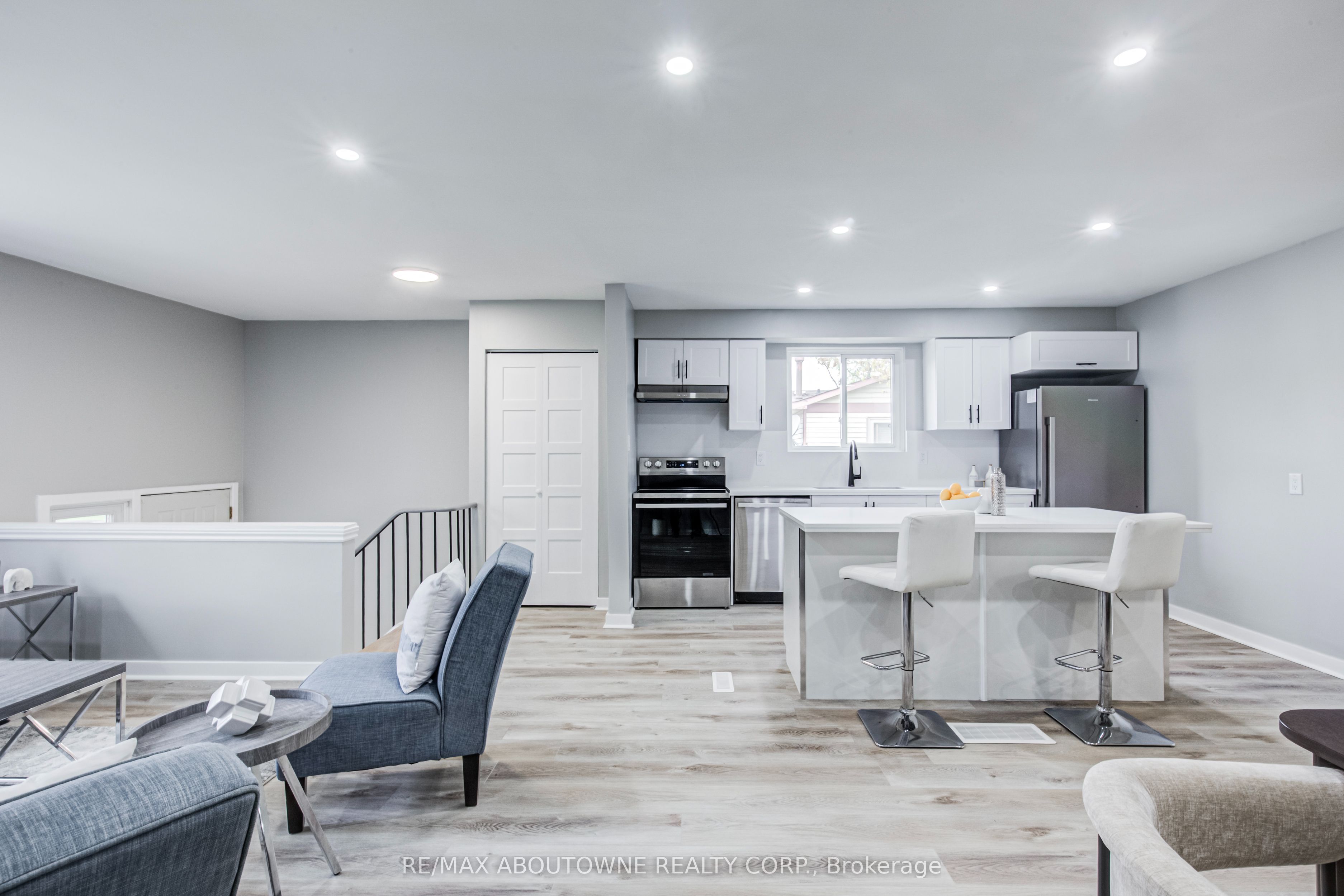 Additional image 3 of 2367 Middlesmoor Crescent, Burlington, ON, L7P 3X4