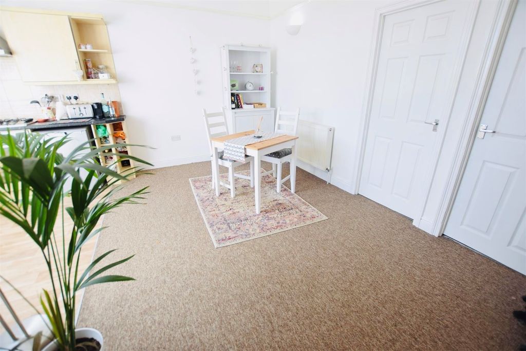 Additional image 4 of 2 bed flat to rentSouth Road, Bristol BS20