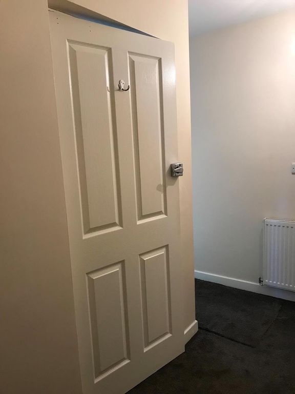 3 bed flat to rentDimond Street, Pembroke Dock SA72