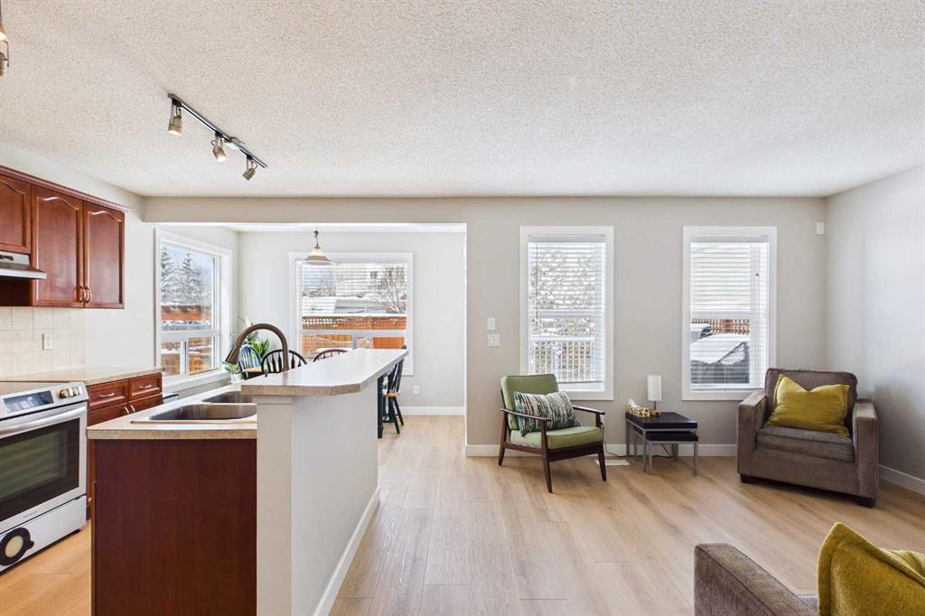 Additional image 3 of 216 Covepark Green NE, Calgary, AB, T3K 6K9