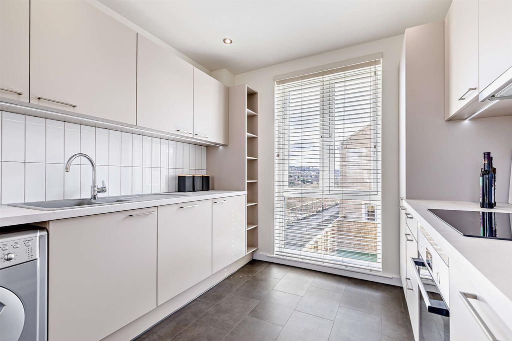 Additional image 7 of 4 bed town house to rentPark Crescent, Matlock Spa, Matlock DE4
