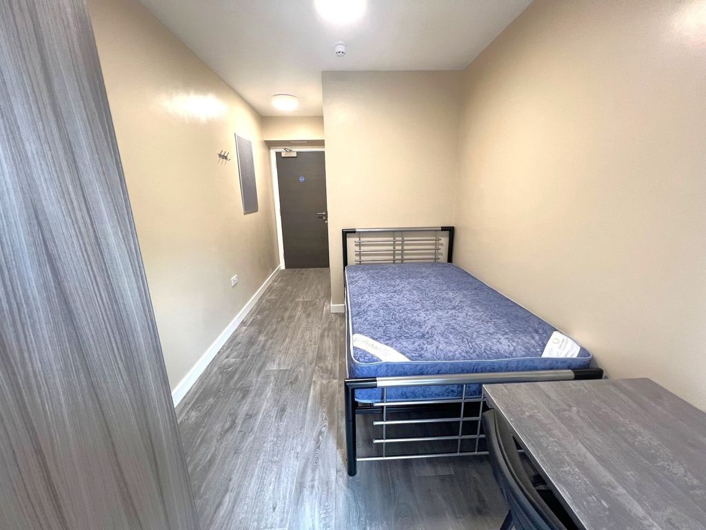 Additional image 7 of 7 bed flat to rentHepburn Court, Hepburn Road, Bristol BS2