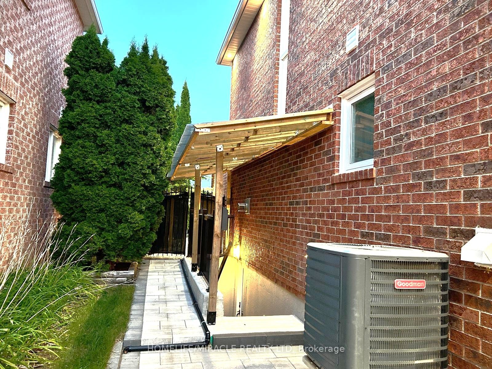 Bsmt-11 Berkshire Court, Whitby, ON, L1R 2S4