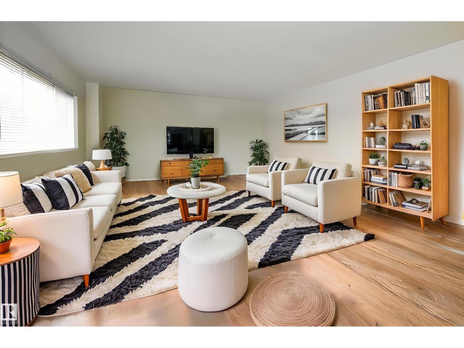 608-10021 116 Street NW, Edmonton, AB, T5K1V5