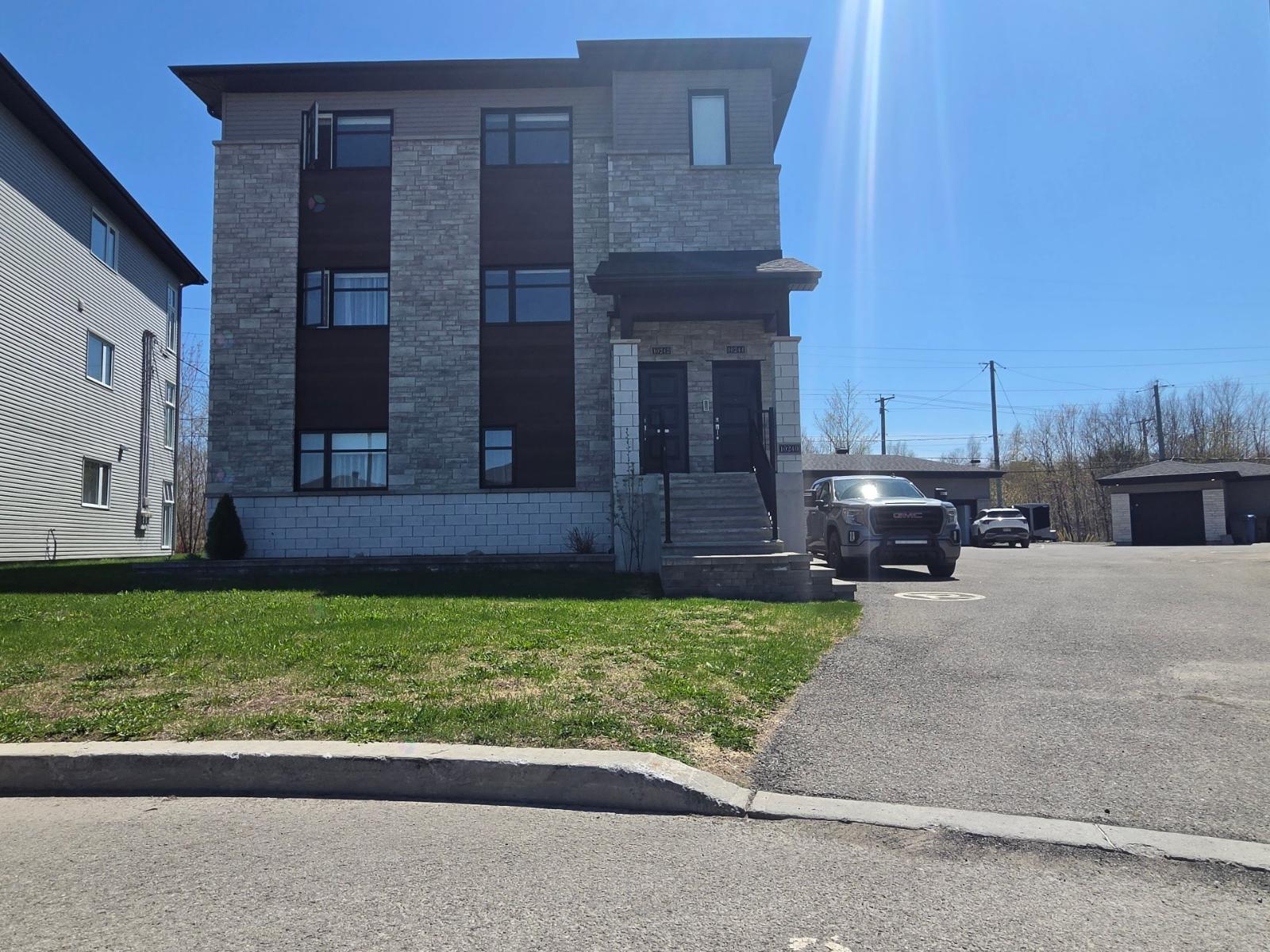 10244 Rue du Beaujolais