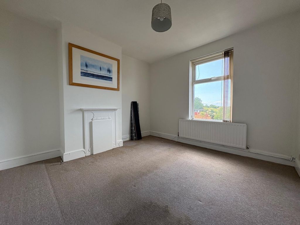 2 bed flat to rentAndrew Road, Penarth CF64 photo 5
