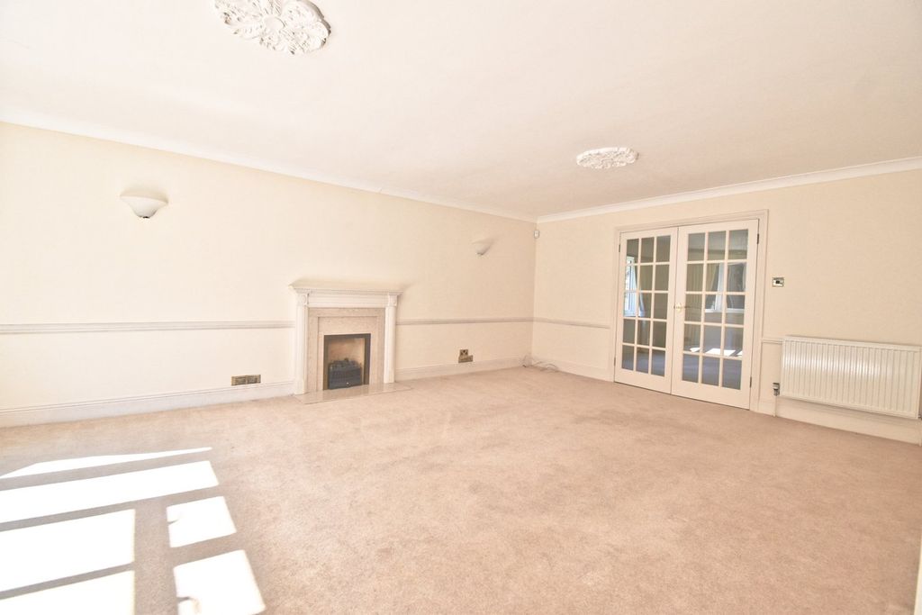 Additional image 6 of 5 bed detached house to rentBeech Close, Cobham KT11