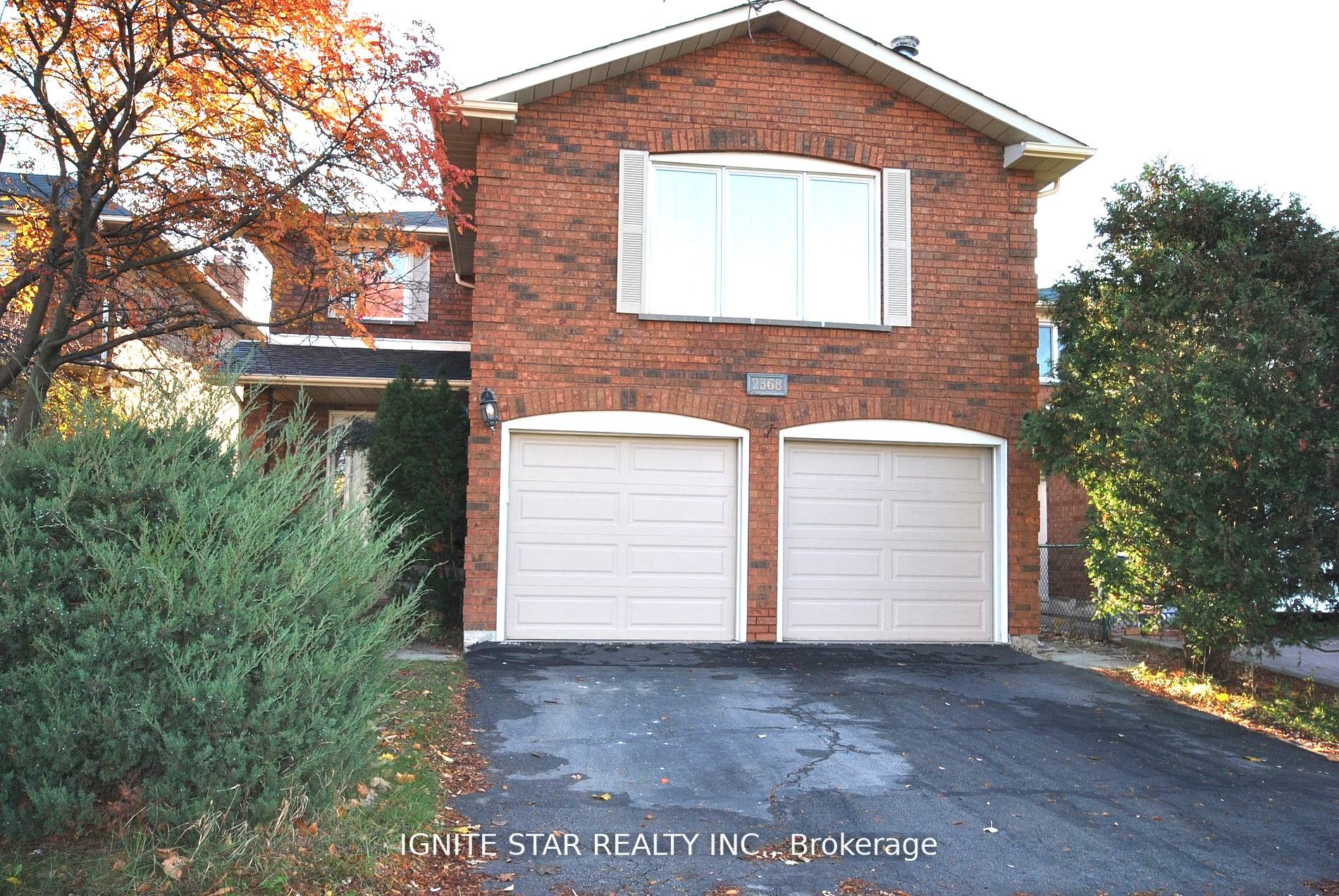 upper level-2368 Credit Valley Road, Mississauga, ON, L5M 4E7