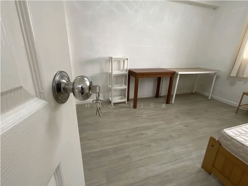 109 Commonwealth Crescent photo 3