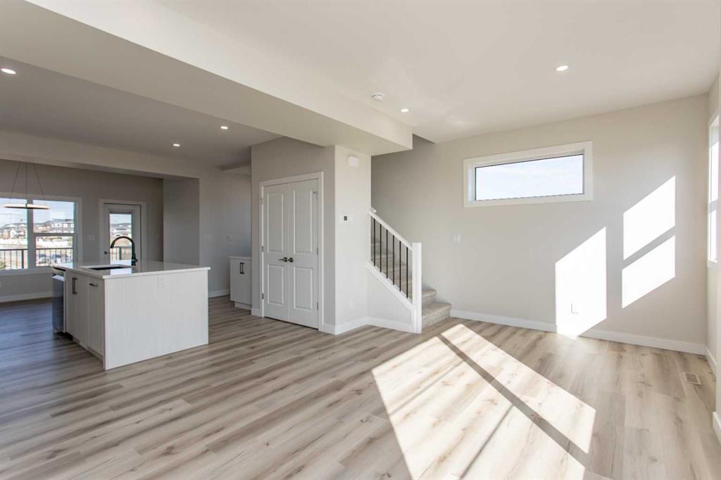 Additional image 5 of 63 Lavelle Close, Red Deer, AB, T4R 0V7