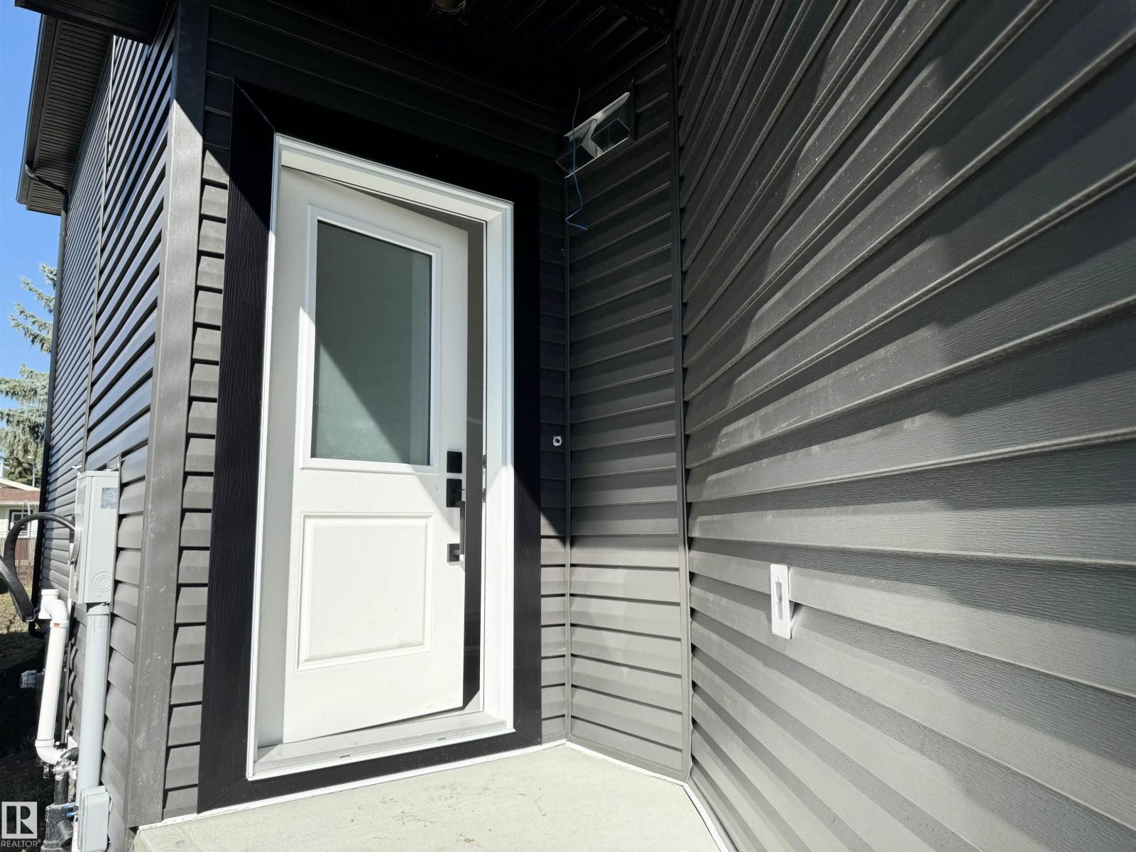 Additional image 4 of 1312 35 Street NW, Edmonton, AB, T6L3E8