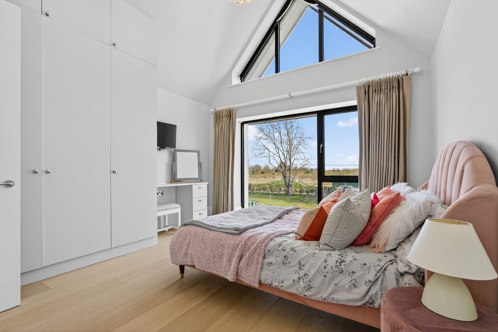 Additional image 31 of 5 bed detached house for saleDorney Reach Road Dorney Reach Maidenhead, Berkshire SL6