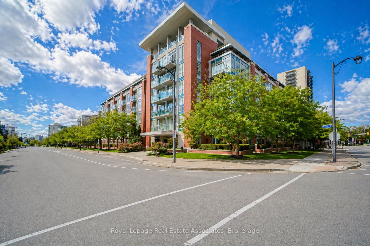 107-80 Port Street E, Mississauga, ON, L5G 4V6