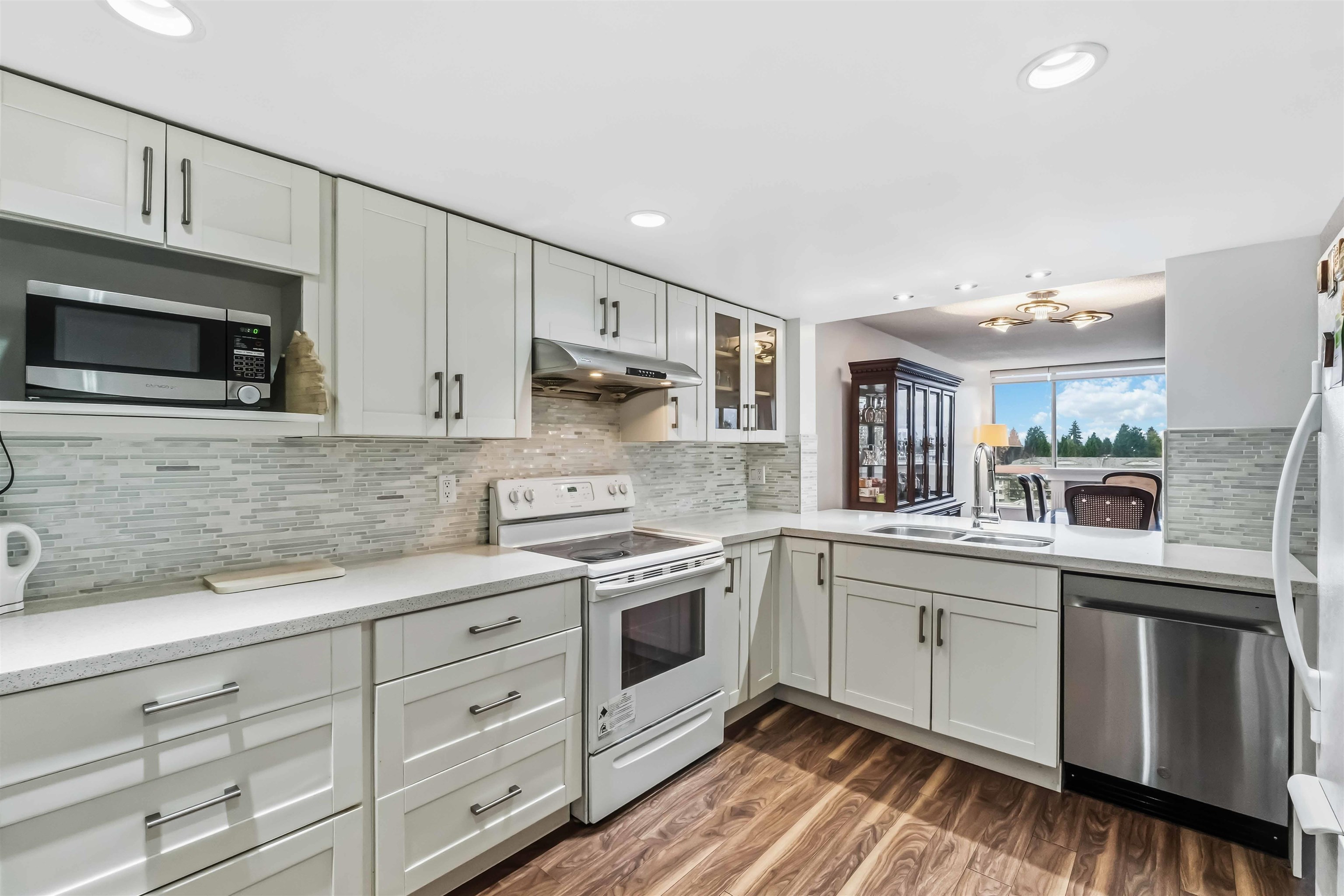 Additional image 4 of 701-14881 103a Avenue, Surrey, BC, V3R 0M5