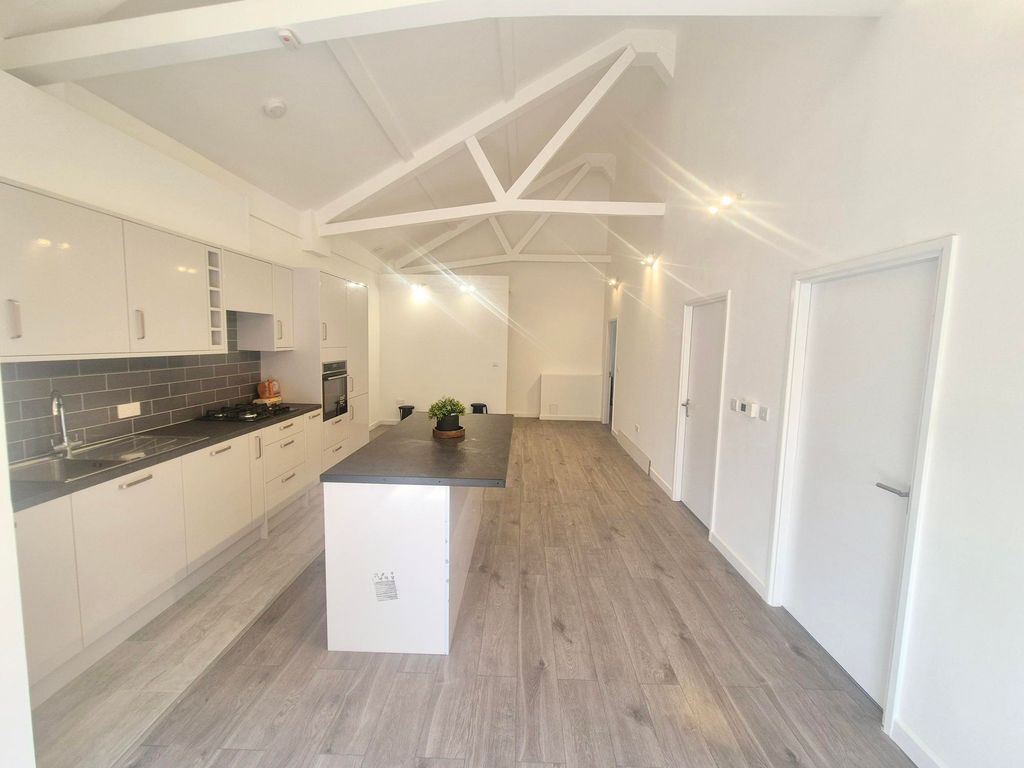 Additional image 3 of 3 bed flat to rentLarkhill Road, Yeovil BA21