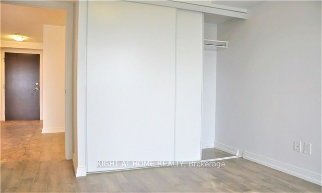 Additional image 6 of 809-151 Village Green Square, Toronto, ON, M1S 0K5
