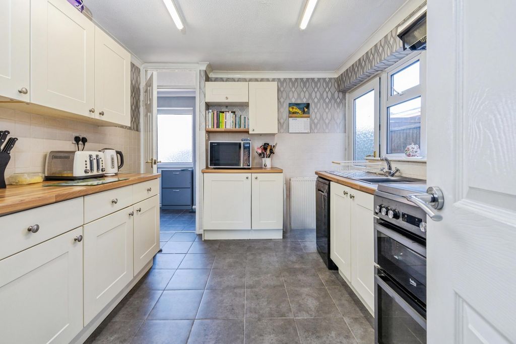 4 bed detached house for saleHeysham Close, Lincoln LN5