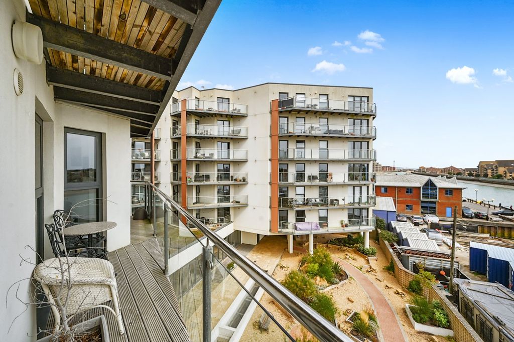 Additional image 10 of 3 bed flat to rentMariner Point, 83 Brighton Road, Shoreham BN43