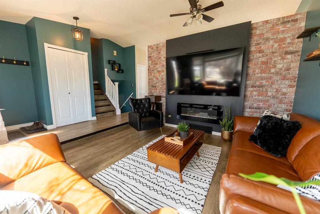 Additional image 2 of 18 Dunlop Street, Red Deer, AB, T4R 2G6