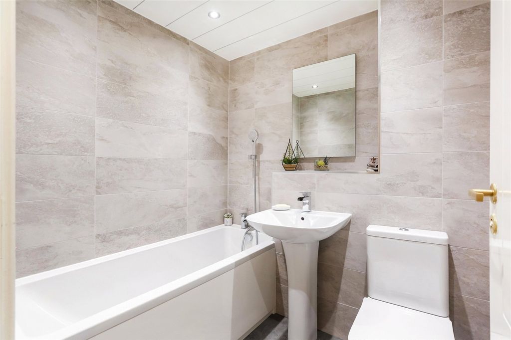 Additional image 9 of 2 bed flat for saleWest King Street, Helensburgh, Argyll And Bute G84