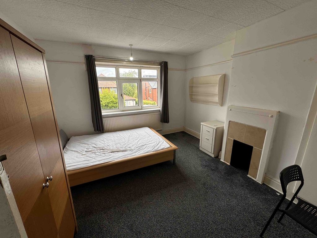 Additional image 5 of 4 bed semi-detached house to rentSt Annes Road, Headingley, Leeds LS6