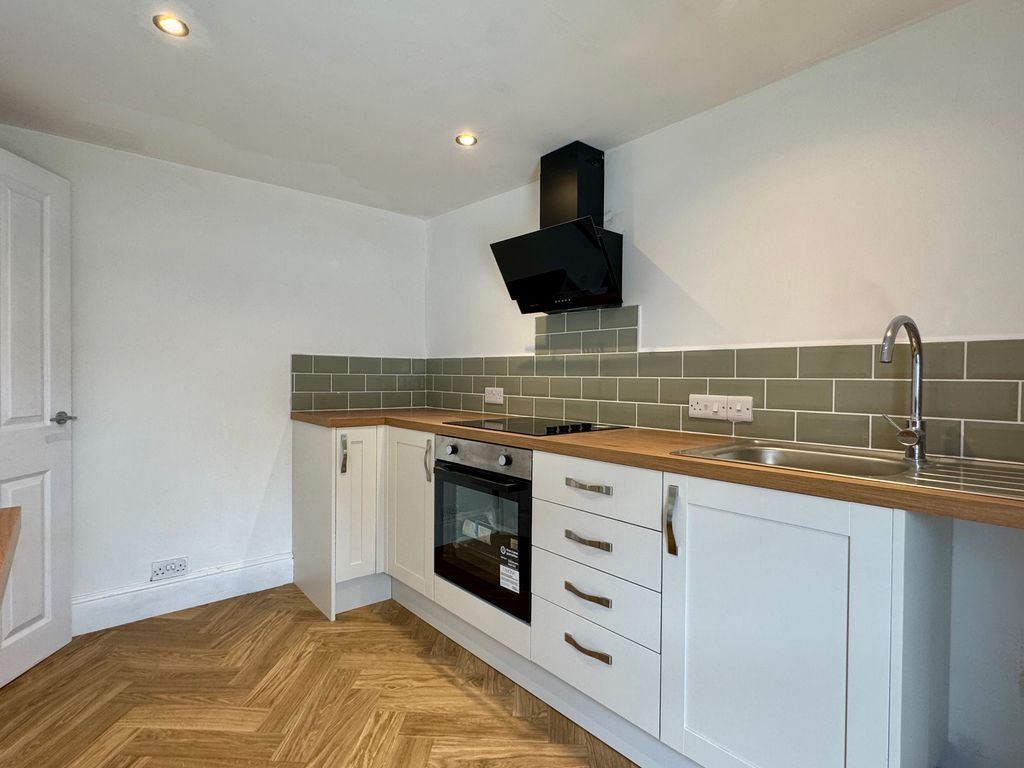 2 bed flat to rentStation Road, Carmarthen SA33