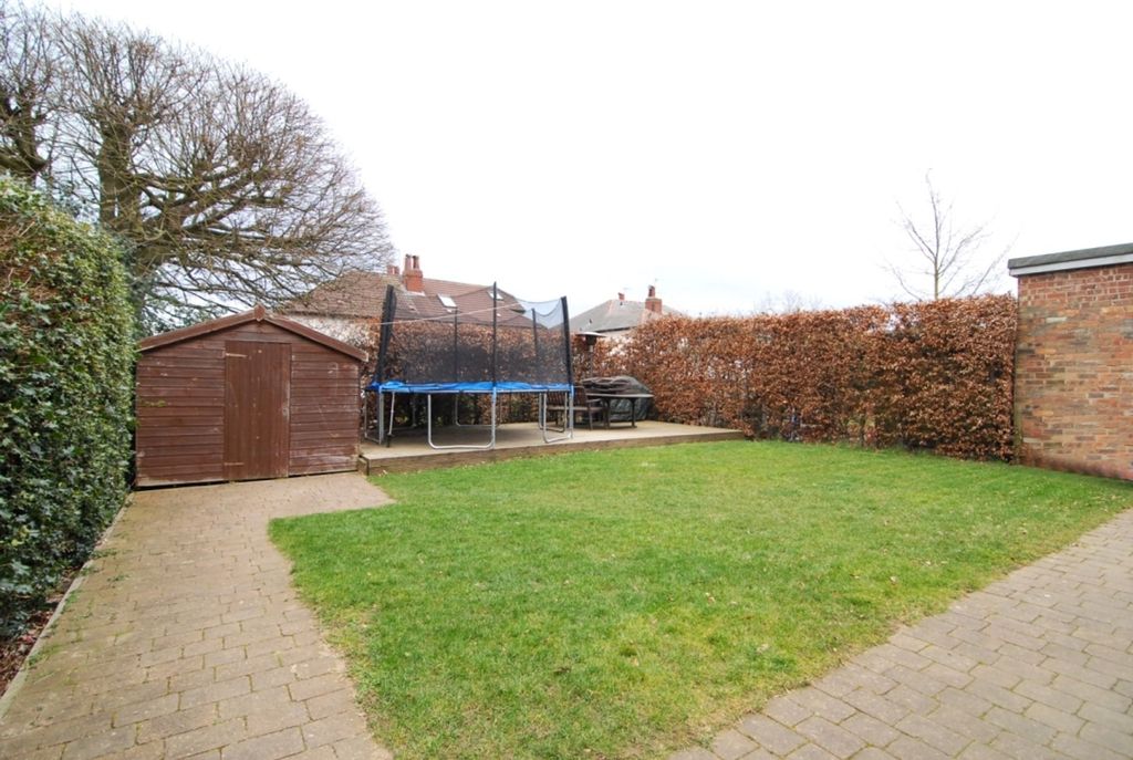 Additional image 13 of 4 bed detached house to rentWest End Avenue, Harrogate HG2