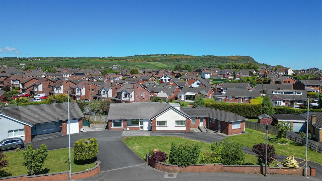 6 bed detached house for saleJordanstown Road, Newtownabbey BT37