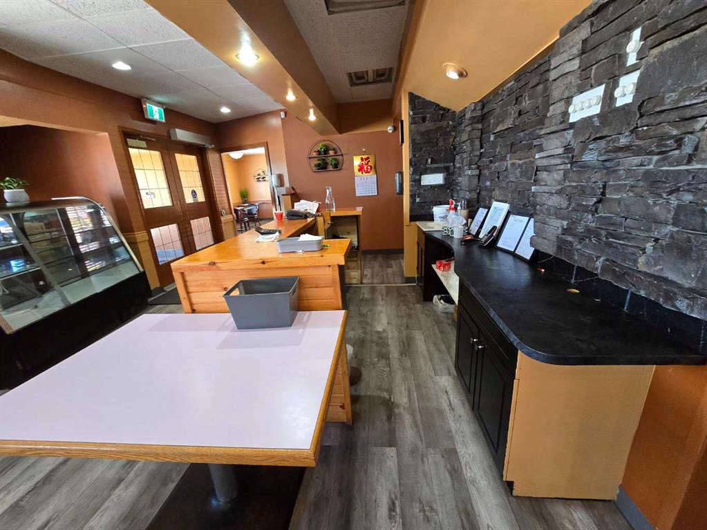 Additional image 5 of 6712 50 Avenue, Red Deer, AB, T2N4E1