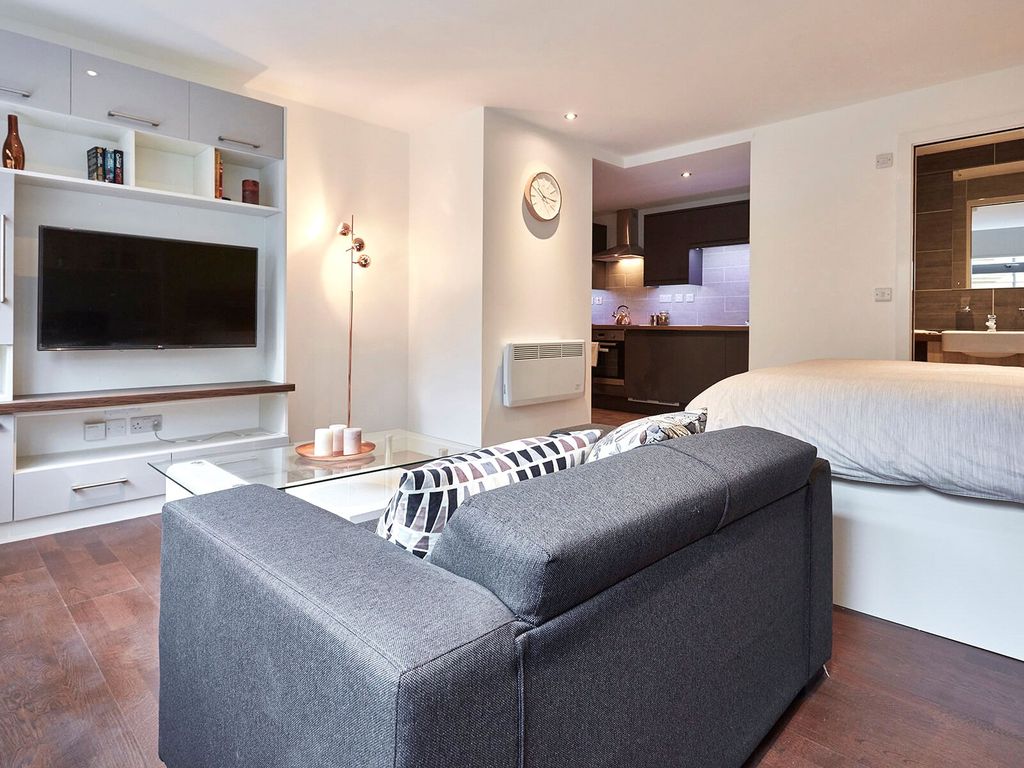 Studio to rentApt 1, 5 South Parade #237597 LS1