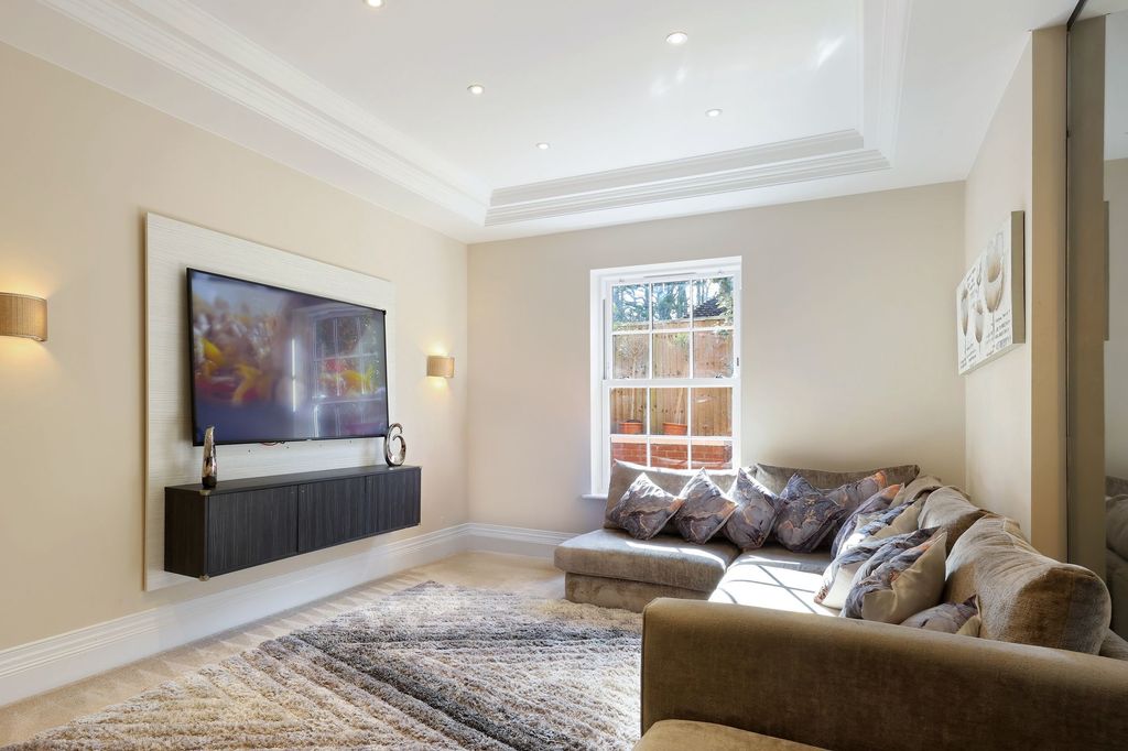 Additional image 8 of 6 bed detached house for saleValley Way, Gerrards Cross SL9