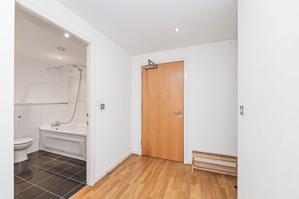 Additional image 15 of 2 bed flat for saleFlat 8/3, 72 Lancefield Quay, Glasgow G3