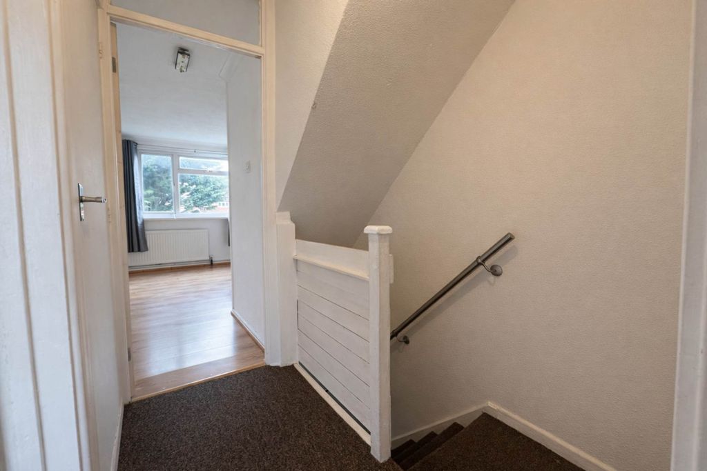 Additional image 8 of 4 bed semi-detached house to rentChertsey Close, Luton LU2