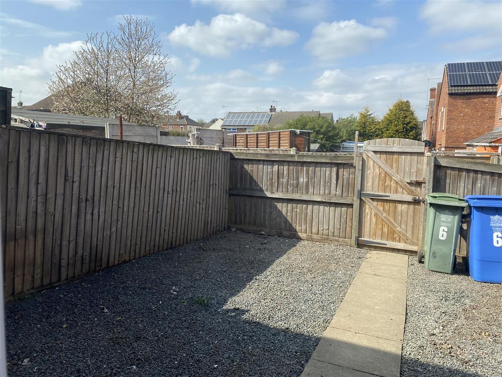Additional image 4 of 2 bed town house to rentKeats Close, Mansfield NG18