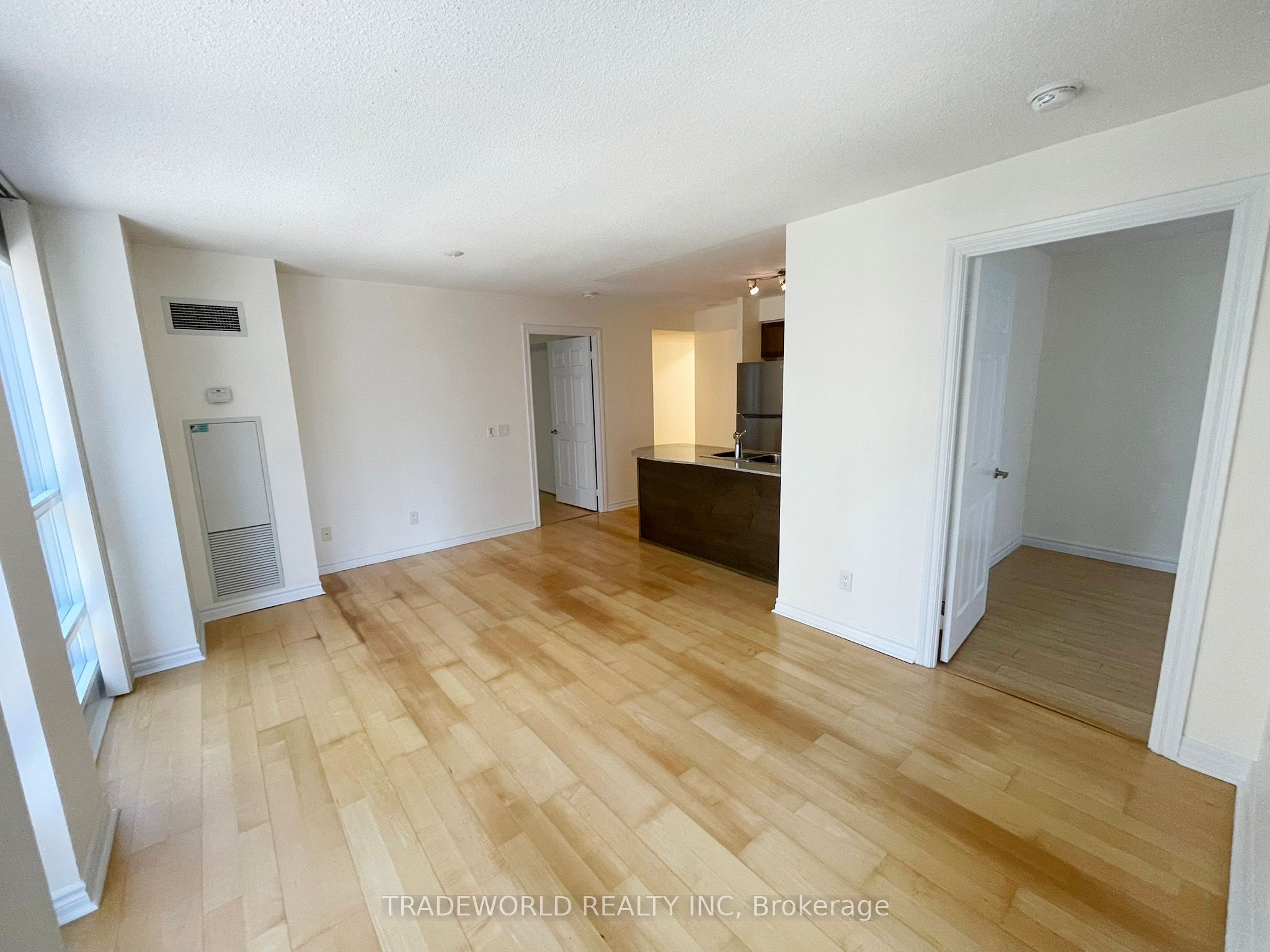 Additional image 5 of 909-763 Bay Street, Toronto, ON, M5G 2R3