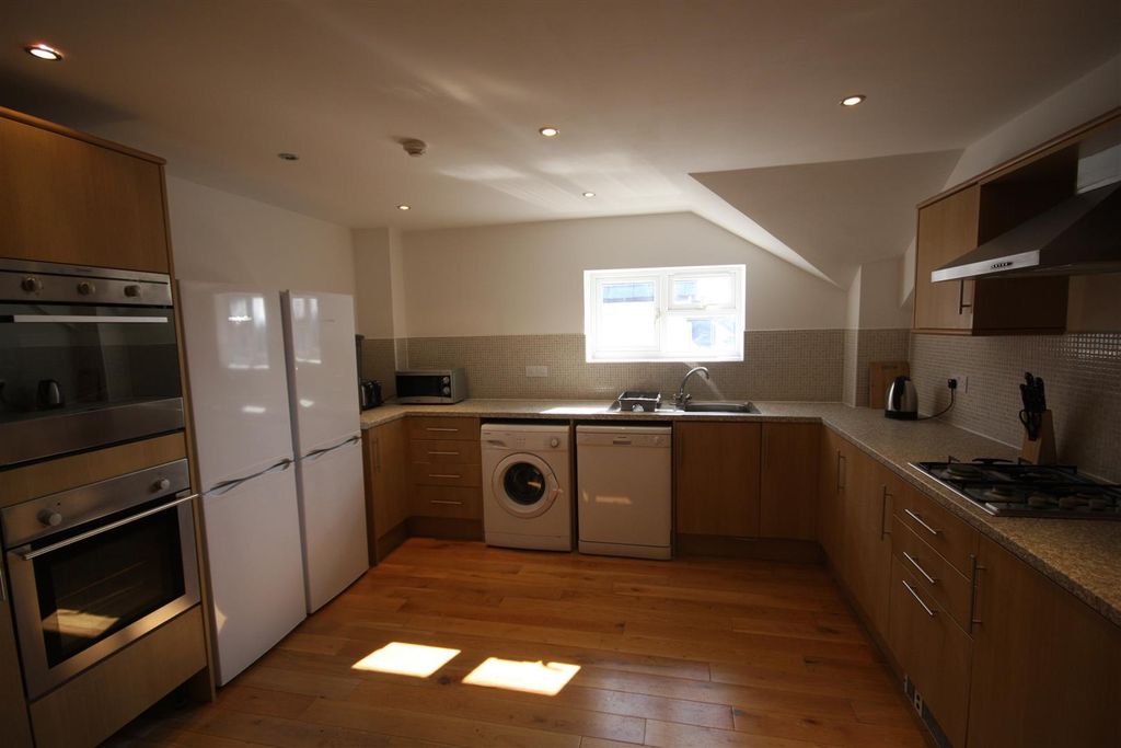 Additional image 2 of 4 bed flat to rentFlat 2, 73 Fisherton Street SP2