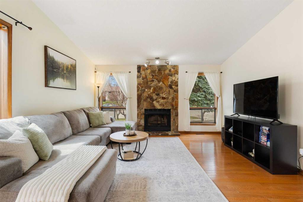 Additional image 4 of 112 Woodglen Road SW, Calgary, AB, T2W 4Z1