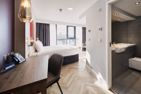 Roomzzz Newcastle City Smart Clavering Place, Newcastle Upon Tyne NE1