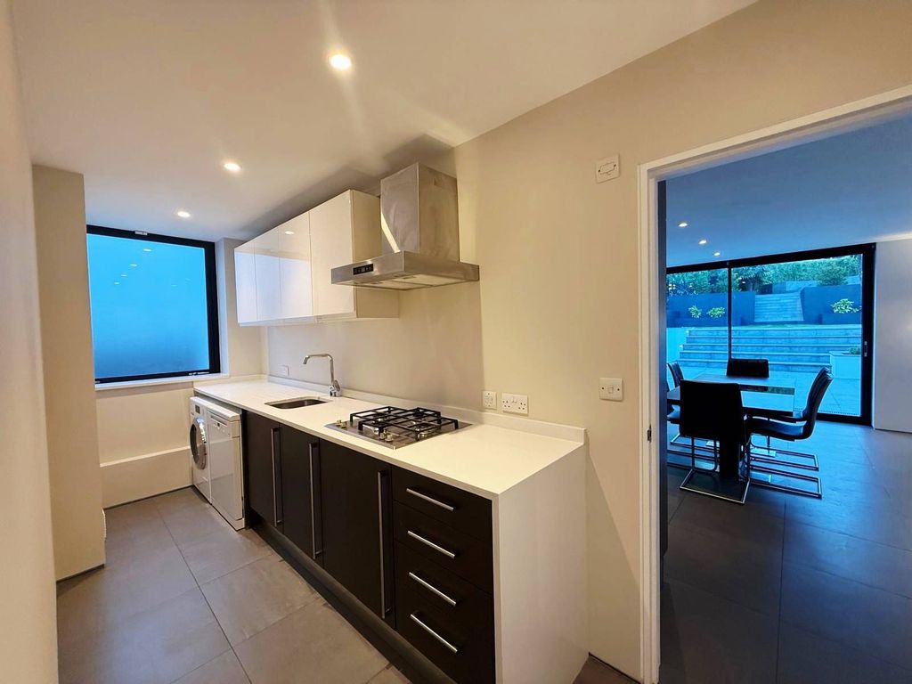 Additional image 4 of 5 bed detached house to rentSevenoaks Road, Pratts Bottom BR6
