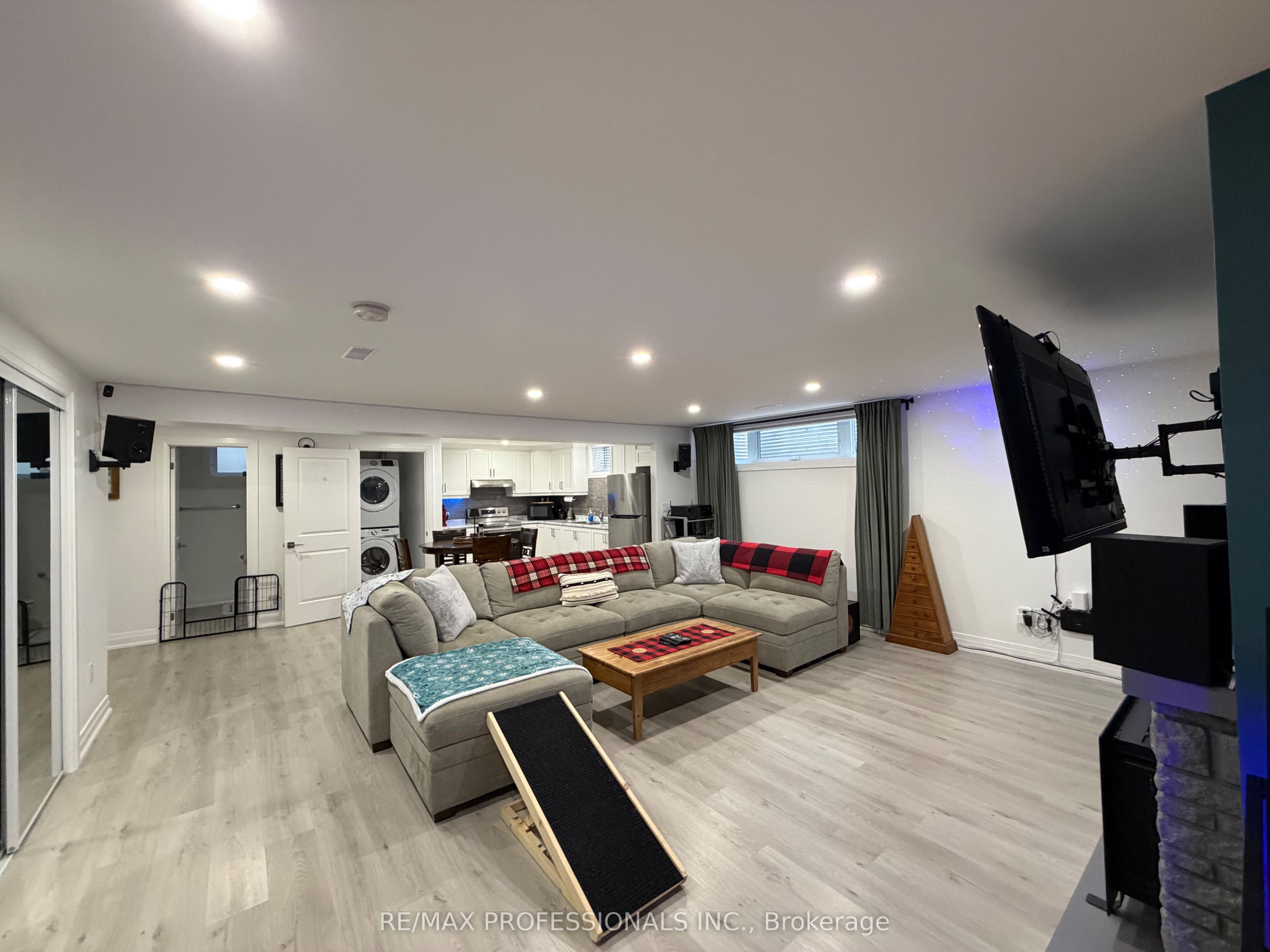 Additional image 3 of 19 Greencoat Road, Toronto, ON, M9B 4V1
