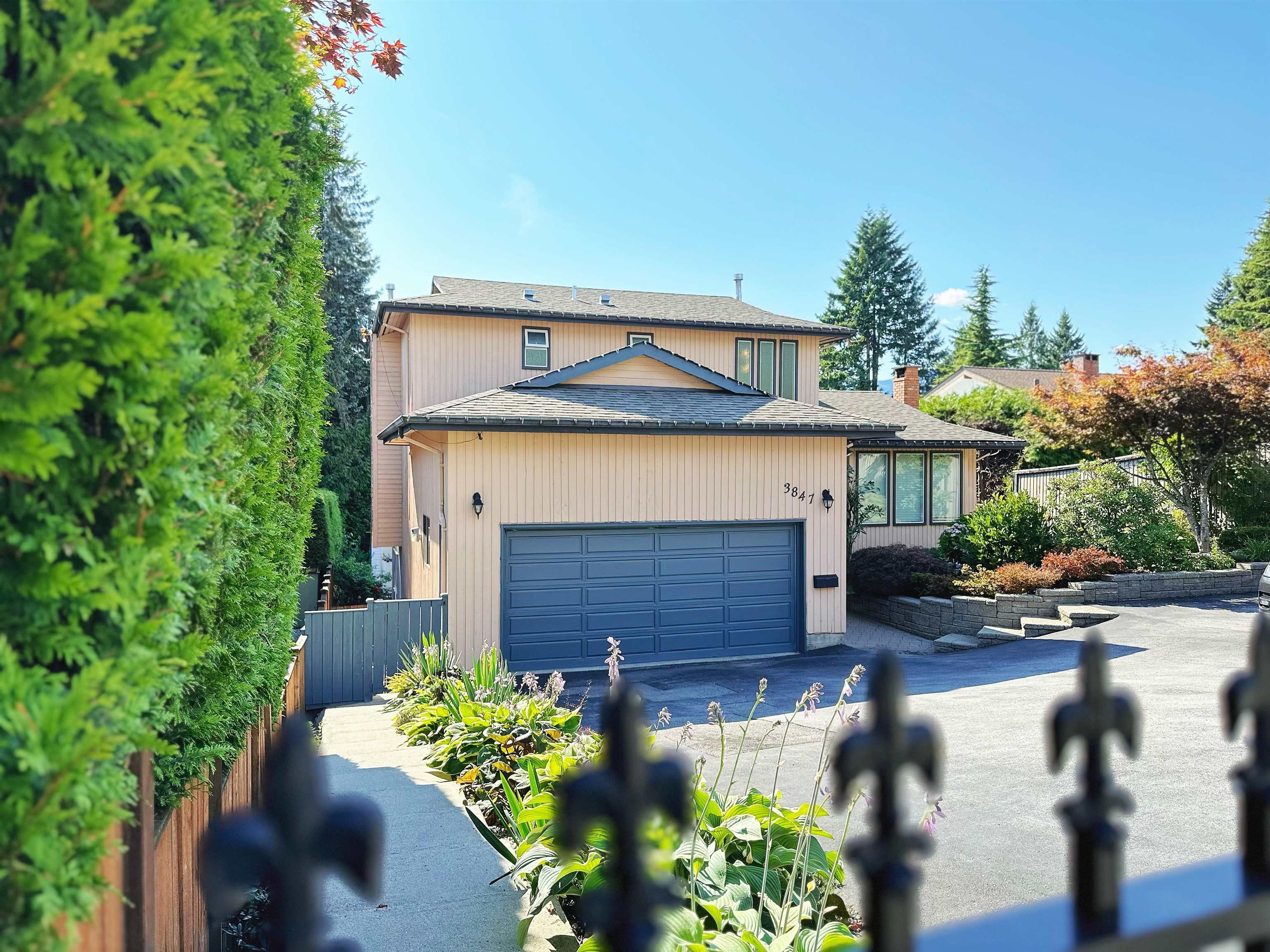 Additional image 2 of Upper Level-3847 Prospect Road, North Vancouver, BC, V7N 4H1